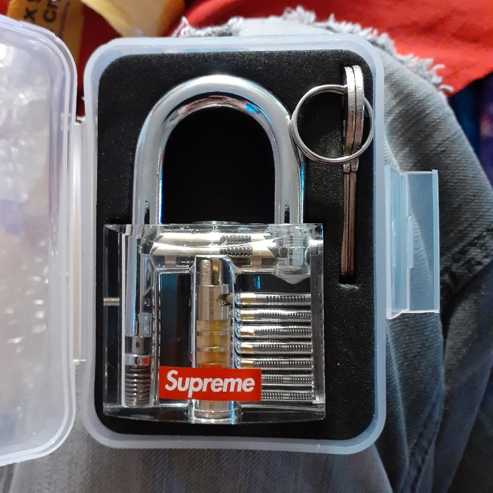 Supreme padlock